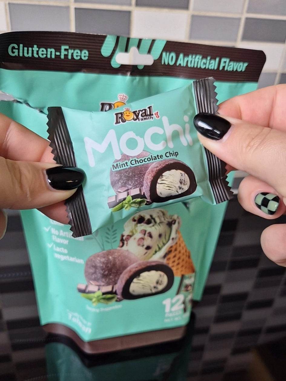 another great flavour of mochi to try 😍💚🤍 mint chocolate chip is so good! what flavour should I try next??