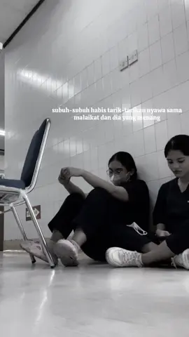 Dinding rumah sakit lebih banyak mendengar doa yang tulus dibanding rumah ibadah lainnya #icu #nurse #rjp #cpr #icunurse 
