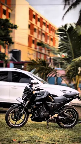 BRAND ZAARA 😮‍💨🖤💐🥹#bikelife #fz #fzv2 #fz_riders_club🇱🇰 #black #bhe4983 #nisilanimneth #zaarakid #zaara_v2 #foryou #foryoupage #onemillionaudition #fyppppppppppppppppppppppp 