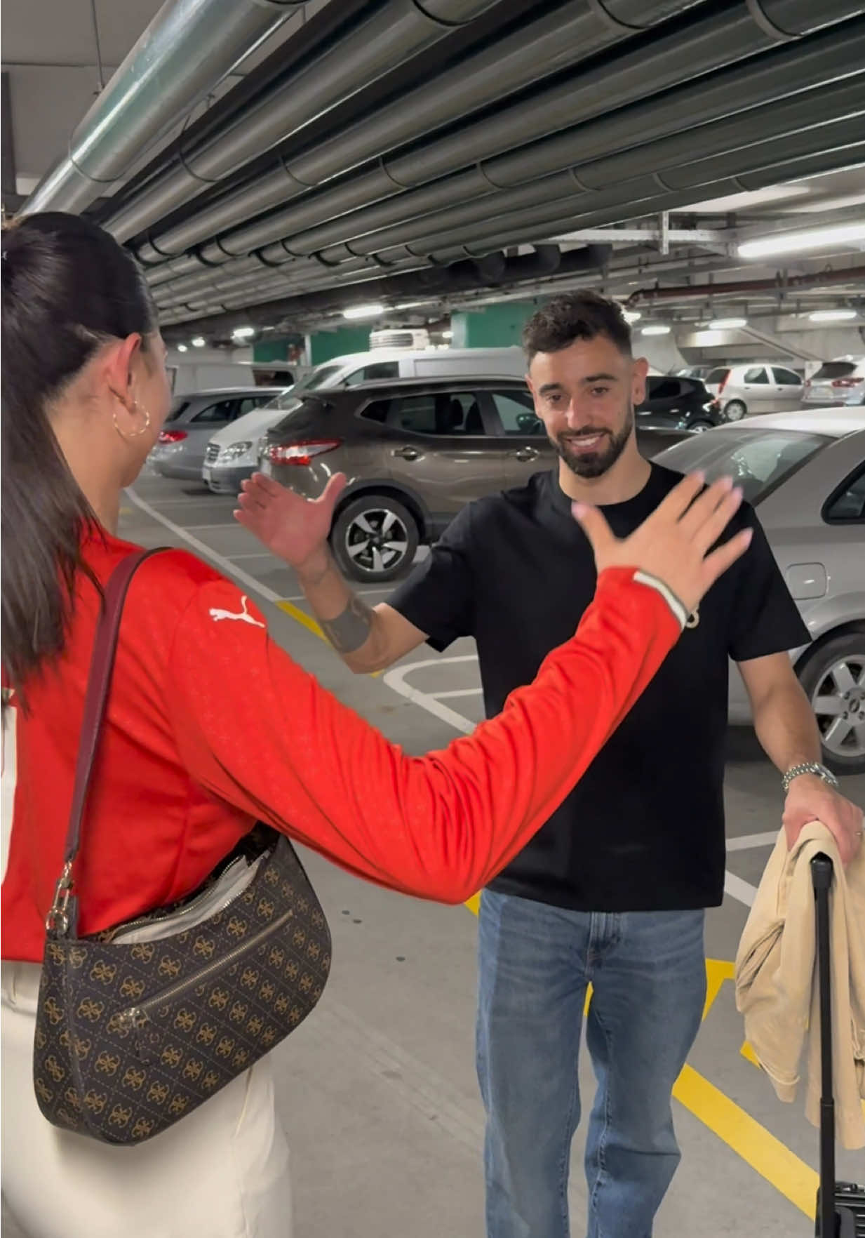 Never thought I'd do a perfect dap with Bruno Fernandes in an underground parking 😅🇵🇹