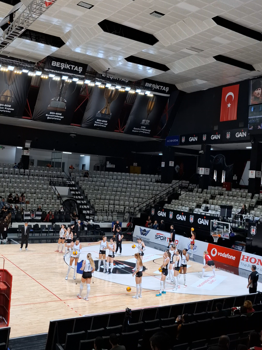 Vodafone Sultanlar Ligi 1. Hafta - Beşiktaş v İlbank SK (Isınma) 📍Beşiktaş Akatlar Spor Kompleksi  12.10.2025 #voleybol #beşiktaş