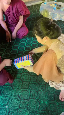 #ကထိန်အလှူအမှတ်တရလေးတွေ #ကျောင်းပန်းတောင်းသူလေး😘😘😘 