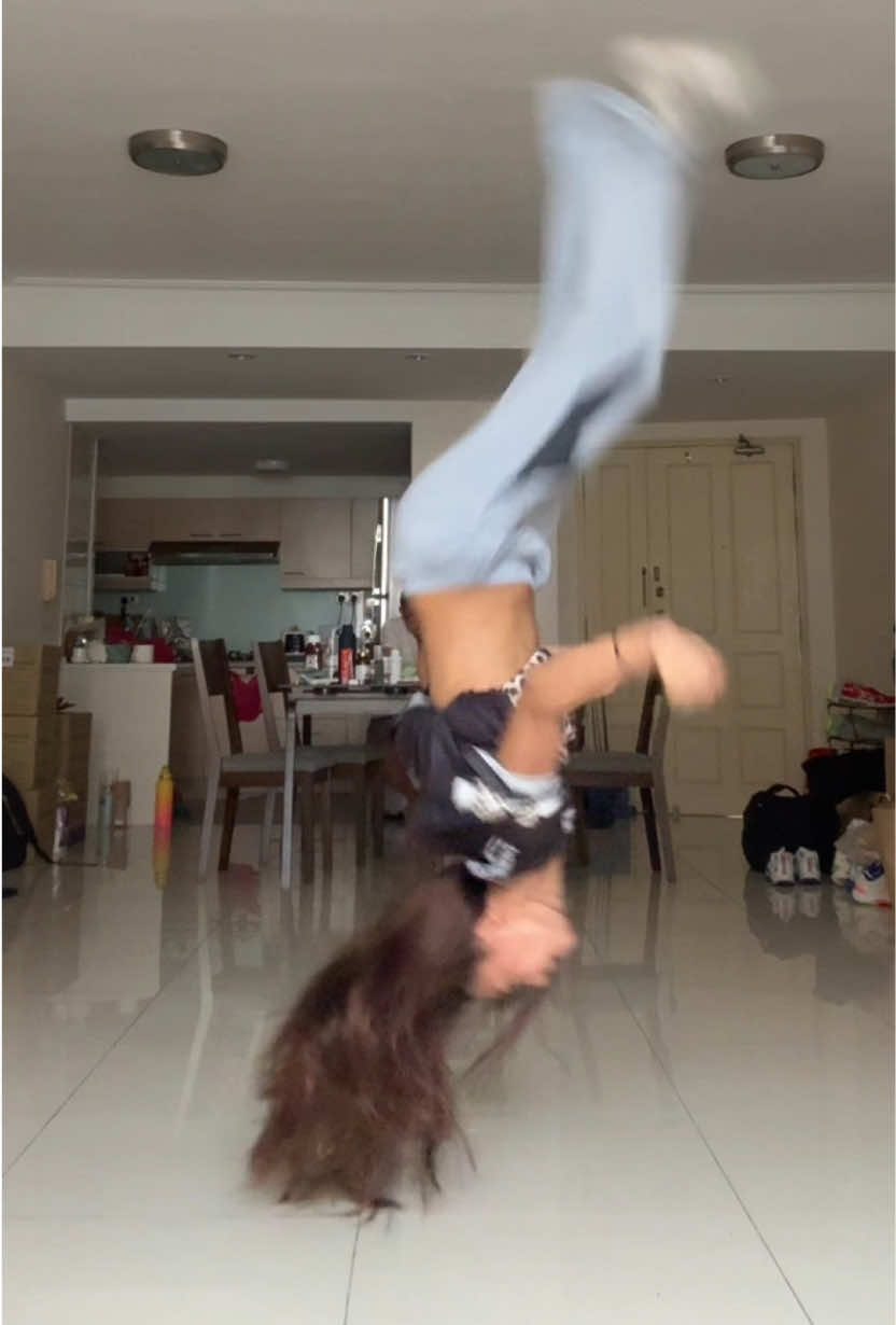 cover photo goes wild #sexybackchallenge #fyp #skills #stunts #flexibility 