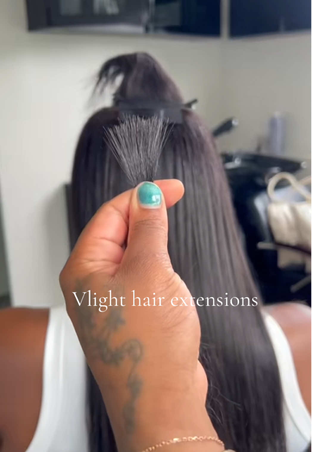 •Simple operation  •No gel spills  •No residue •Easy replacement  •Virgin and raw hair accepted  •lack and transparent gel provided  •Storage time up to one year  •Last up to 1 Month  •Good for hair loss clients  •Good for breakage  #ktipextensions #keratinbondextensions #hairextensionspecialist #luxuryextensions  #f 
