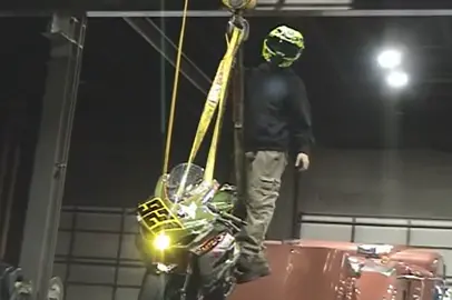 SUGAR GSXR on the crane cuz why not V2 #gsxr #motorcycle #motorcyclesoftiktok #blowthisup #fyp @motion 