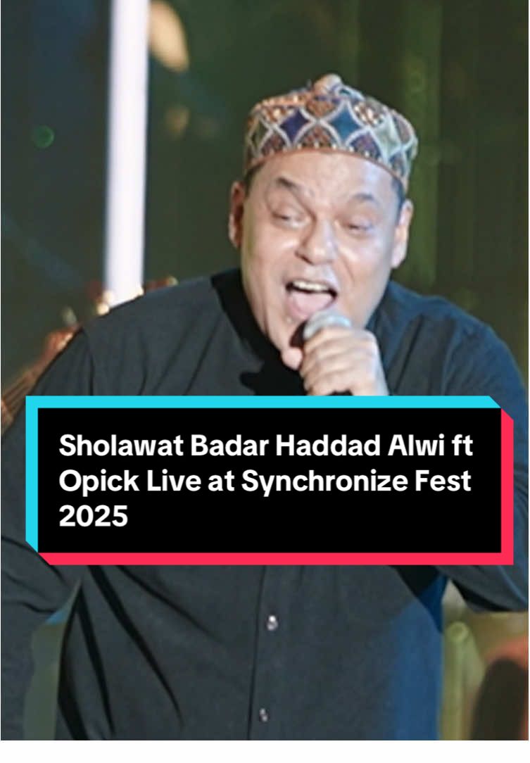 Yang bertato cinta shalawat, Beranting satu juga shalawat, Tak berhijab tetap shalawat, Di Synchronize kita shalawat. Itulah salah satu lirik yg dibawakan abi bersama opick.  Siapa yang sempat ikut bershalawat malam itu? Tulis di komen ya #haddadalwi #opick #SynchronizeFest25 #salingsilang #sholawat 