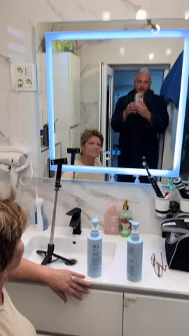 Eeh, nu ma… 🤣 Mama incearca noua gama de sampoane cu botox ❤️ Le gasiti pe www.redist-redone.ro cu codul de reducere “Bote10” ❤️ #daticureveneala  