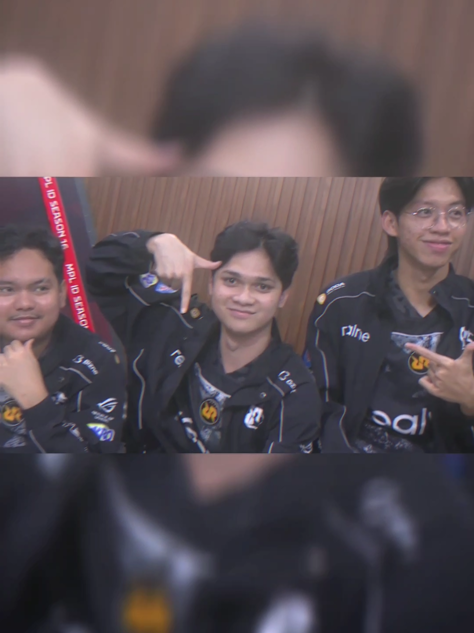 bro berdamai dengan keadaan😂 #rinz #rrq #mplid #MLBB9TH #MLBB 