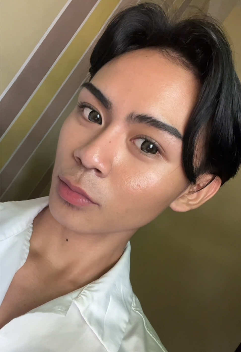 @Colourette Cosmetics this powder perfectly melts on my skin 😩  #fyp #oilyskin #makeupbase #makeuprecomendation #college