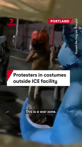 Protesters wearing inflatable animal costumes descended on a US ICE facility in Portland that has become the site of nightly protests for several months. Several frogs, a unicorn, a polar bear, an axolotl, a raccoon, a peacock, a shark, and a cat, as well as dozens of people in regular clothing, were at the protest. #ICE #portlandprotests #antiimmigrationprotests #US #Portland