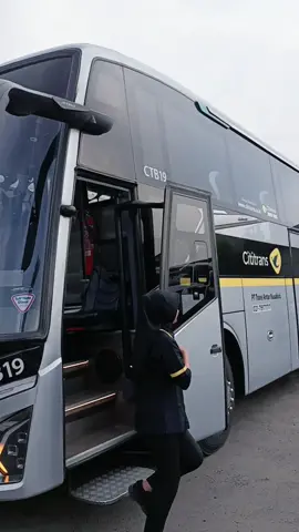 Mba Pramugari bus Cititrans dengan tujuan malang, tag orangnya bolo🤭. #bus #cititrans #malang #pramugari #cantik 