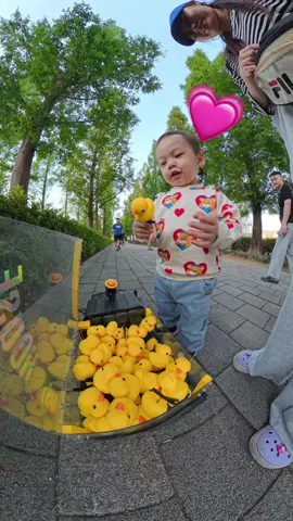 Rc카로 오리 나눠주기ㅋㅋ#틱톡순삭 #코미디 #추 #fyp #funny 