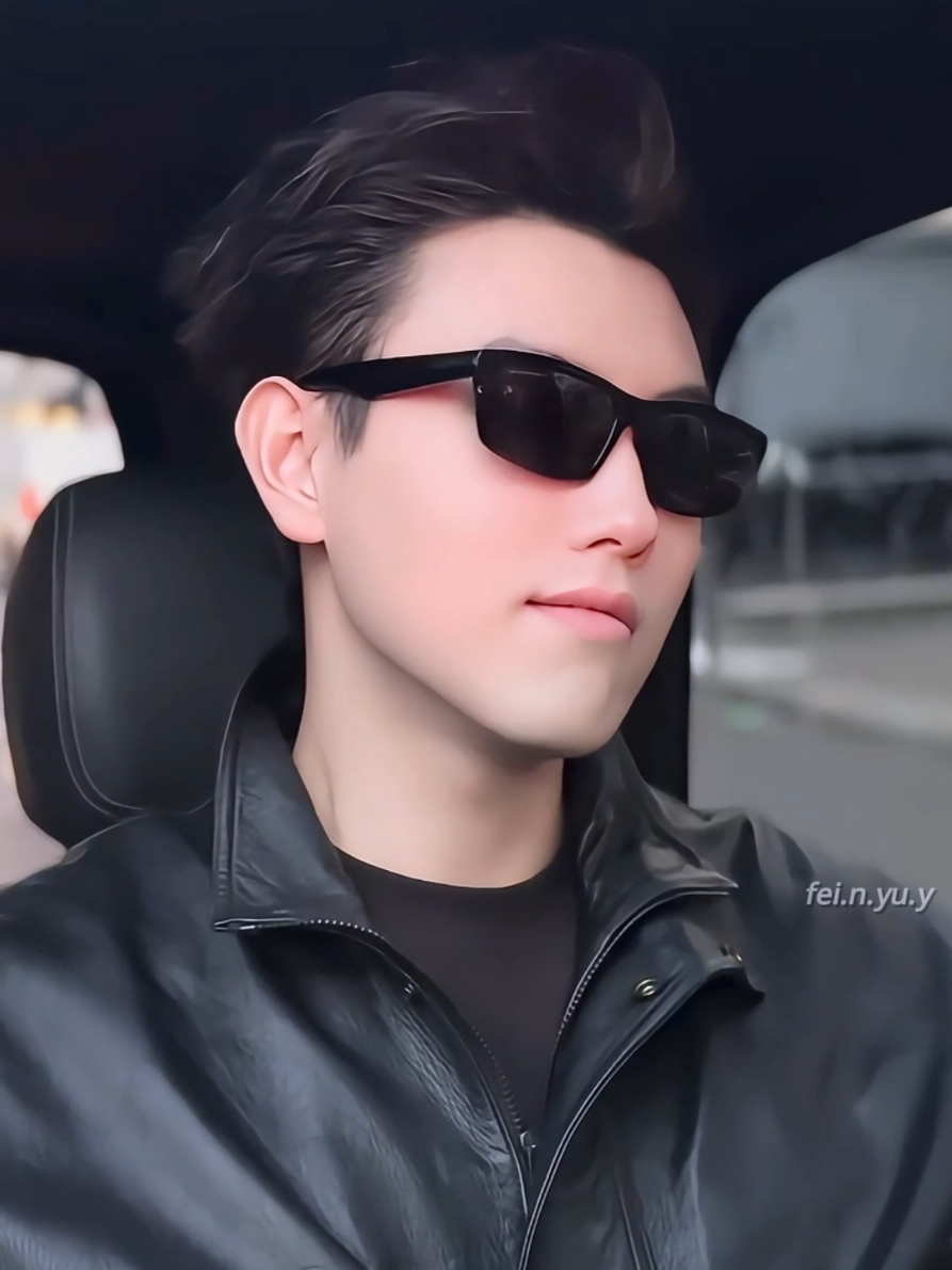 Replying to @adid7769 The sexiest man in the little universe 💫 Arthurrrrrrr CHEN #chenfeiyu #เฉินเฟยอวี่ #balenciaga 