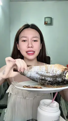 Đố biết trong video có điều gì bất thường 👻😬 #phuongngocluyen #kemtrangdabody #pnlbeau #mukbang 