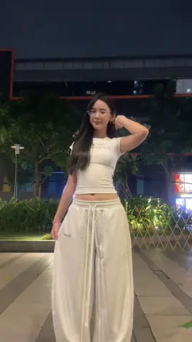 Bụng mới ăn 2c bánh 🙄#dinhnguyenhongthu #tiktok #viral 