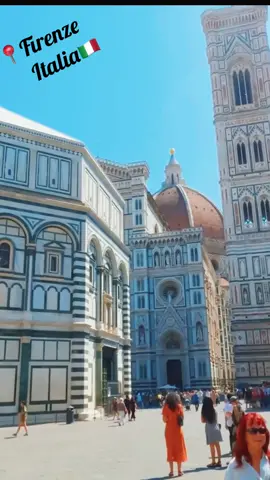 #italia🇮🇹 #italy #firenze #florence Firenze è una città d’arte che sorge sulle rive dell’Arno. Famosa per i suoi musei, monumenti e l’architettura straordinaria; attira visitatori da tutto il mondo ed è anche un importante centro di moda e artigianato.
