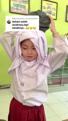 Membalas @vanovania2016 Lunas yaa untuk yg minta spill cepol si cantik ini, saya spill tanpa harus melepas jilbab yg bisa membuat rambutnya terlihat, sekali lagi mohon untuk tidak menyalahkan orang tuanya, salam sayang semuanya❤️❤️