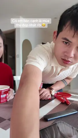 Có em bên cạnh là mùa thu đẹp nhất rồi 🍁 #winhien #winshienyeuxa #couple 