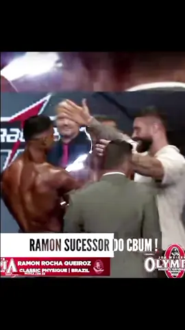 CBUM abraça Ramon Dino  #ramondinocampeao #ramom #campeao #mrolympia2025 #cbum 