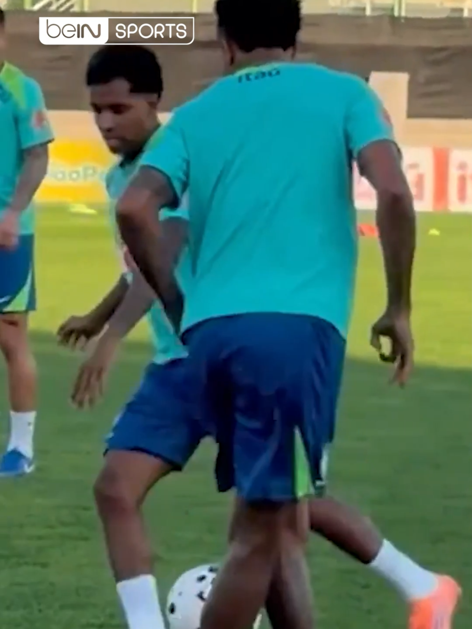 😭 Militão n'a pas respecté Rodrygo ! #brésil #brazil #brasil #foot #football #soccer #militao #rodrygo #skill #skills #nutmeg #sport #sports #shorts   🎥 : @canalwamo @CBF_Futebol