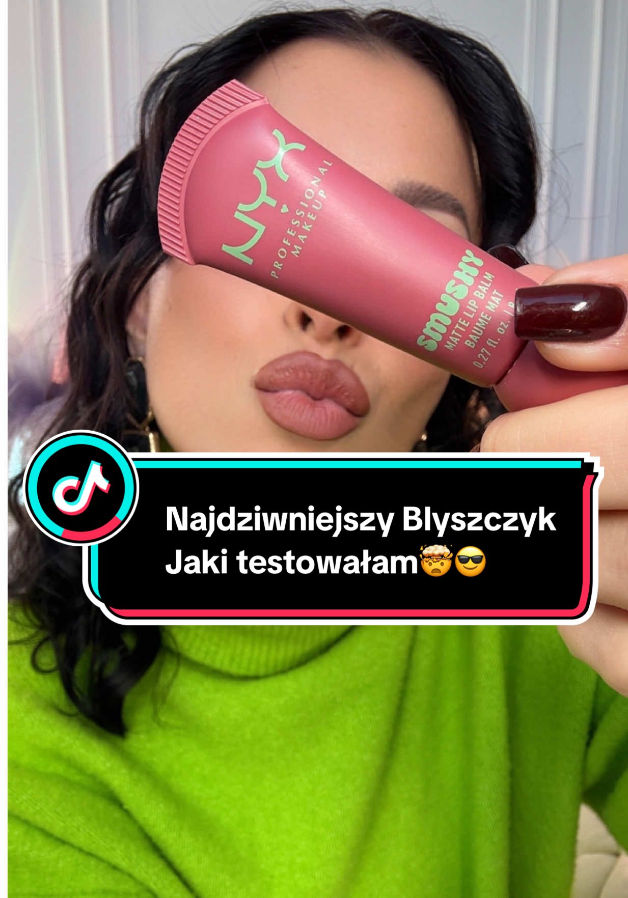 Gorąca nowość od @NYX Cosmetics Polska matowy błyszczyk Smushy Kolor: 05 Snuggle SZN.  Czy ja to kocham? Hmmm… chyba musicie obejrzeć ten materiał by się przekonać  Materiał reklamowy/prezent  #makeuptok #fyp #lipbalm #mattelips 