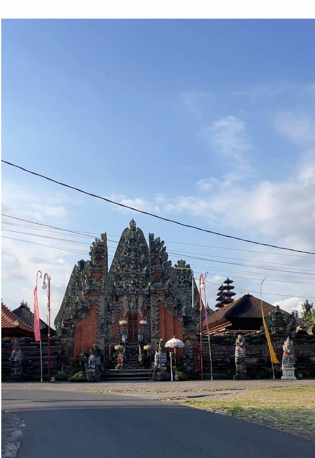 Ketika hidupmu terlalu sibuk mengejar penghidupan, maka justru kamu akan kehilangan kehidupanmu 🫶🏻🎁🍒 #ride #storyvibes #aesthetic #sukawati #bali 