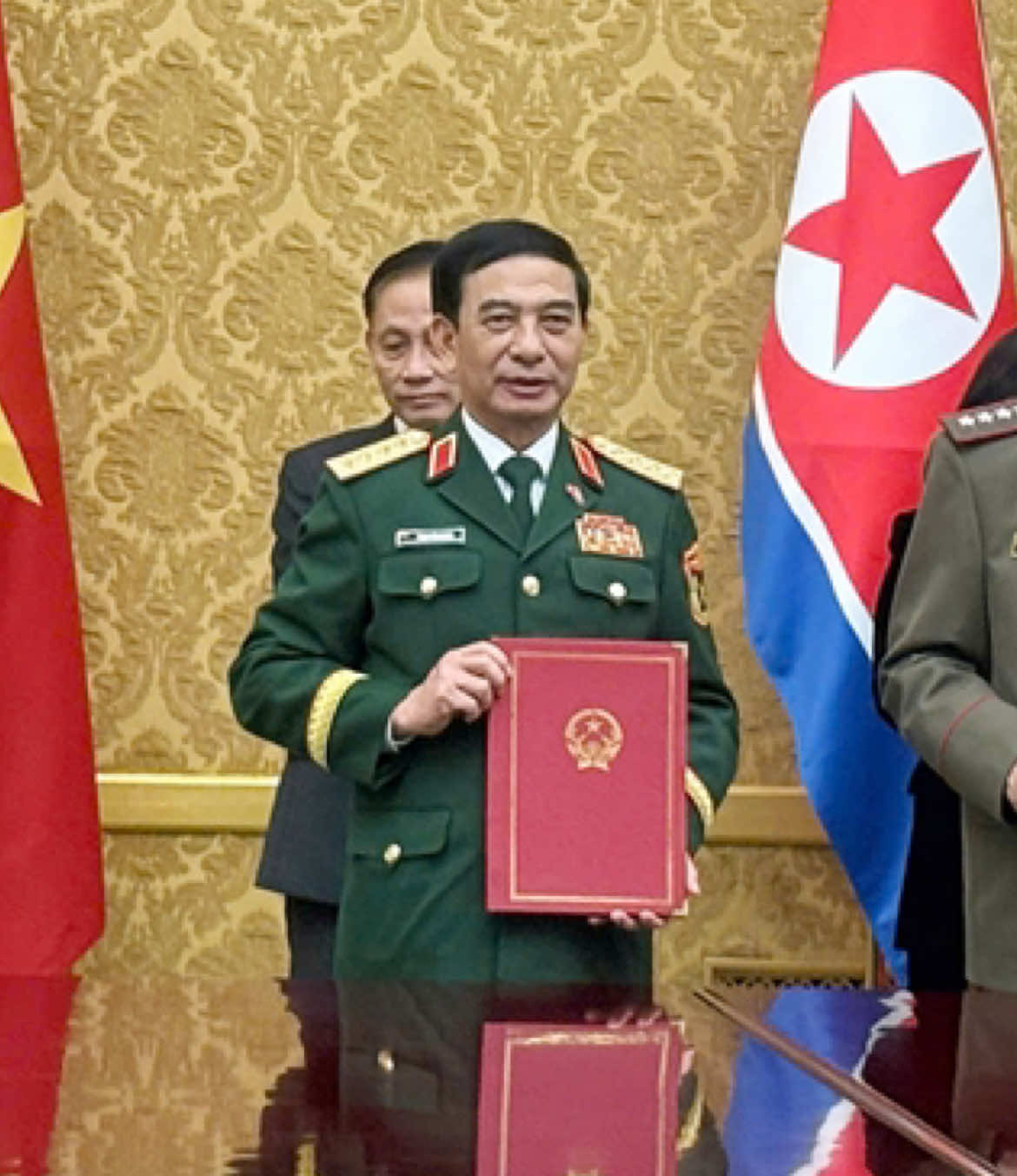 Lễ ký Ý định thư giữa Bộ Quốc phòng Việt Nam và Bộ Quốc phòng Triều Tiên về hợp tác trong lĩnh vực quốc phòng. #phanvangiang #fyp  #daituongphanvangiang  #trieutien #vietnam 