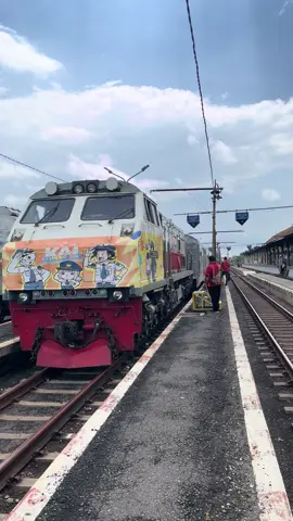 KA sawunggalih 114 memasuki stasiun Kutoarjo😍  #sawunggalih  #fyp  #railfansindonesia  #keretaapiindonesia  #masukberanda 