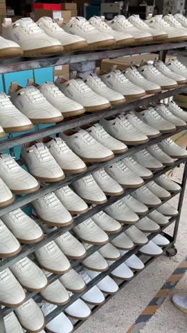 Pria tidak membutuhkan banyak sepatu; memiliki sepasang sepatu yang bergaya dan bernapas sudah cukup