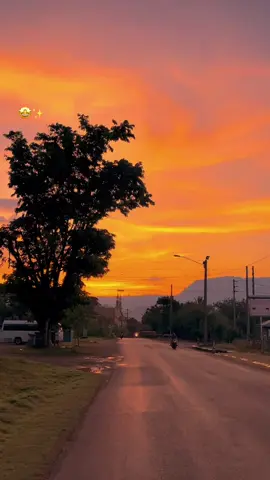 “Senja memang tak seindah pelangi,tapi senja menempati janjinya akan kembali besok,tak seperti pelangi hanya datang lalu menghilang