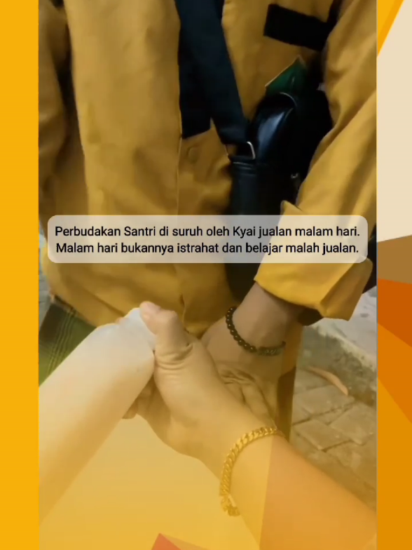 Perbudakan Santri oleh Kyai di suruh jualan malam hari, padahal malam hari waktunya istrahat dan belajar bukan malah di suruh jualan. #feodalisme #feodalismepesantren #feodal #pondokpesantren 