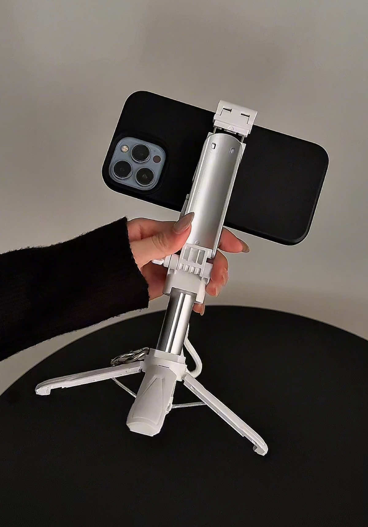 travel size tripod from @TNW Tech PH ✨ #selfiestick #phonestand #phonegrip #travelfriendly #selfie  