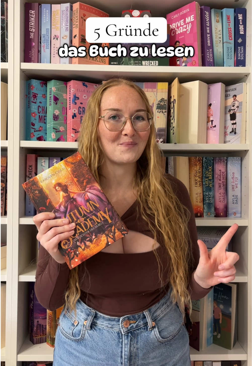 Werbung | Rezensionsexemplar  Konnten euch die 5 Gründe überzeugen? Das Buch heißt „Autumn Academy - Die Tochter des Nebels“ 💕🤭 @Karolyn Ciseau 🧝‍♀️📚 Autorin 