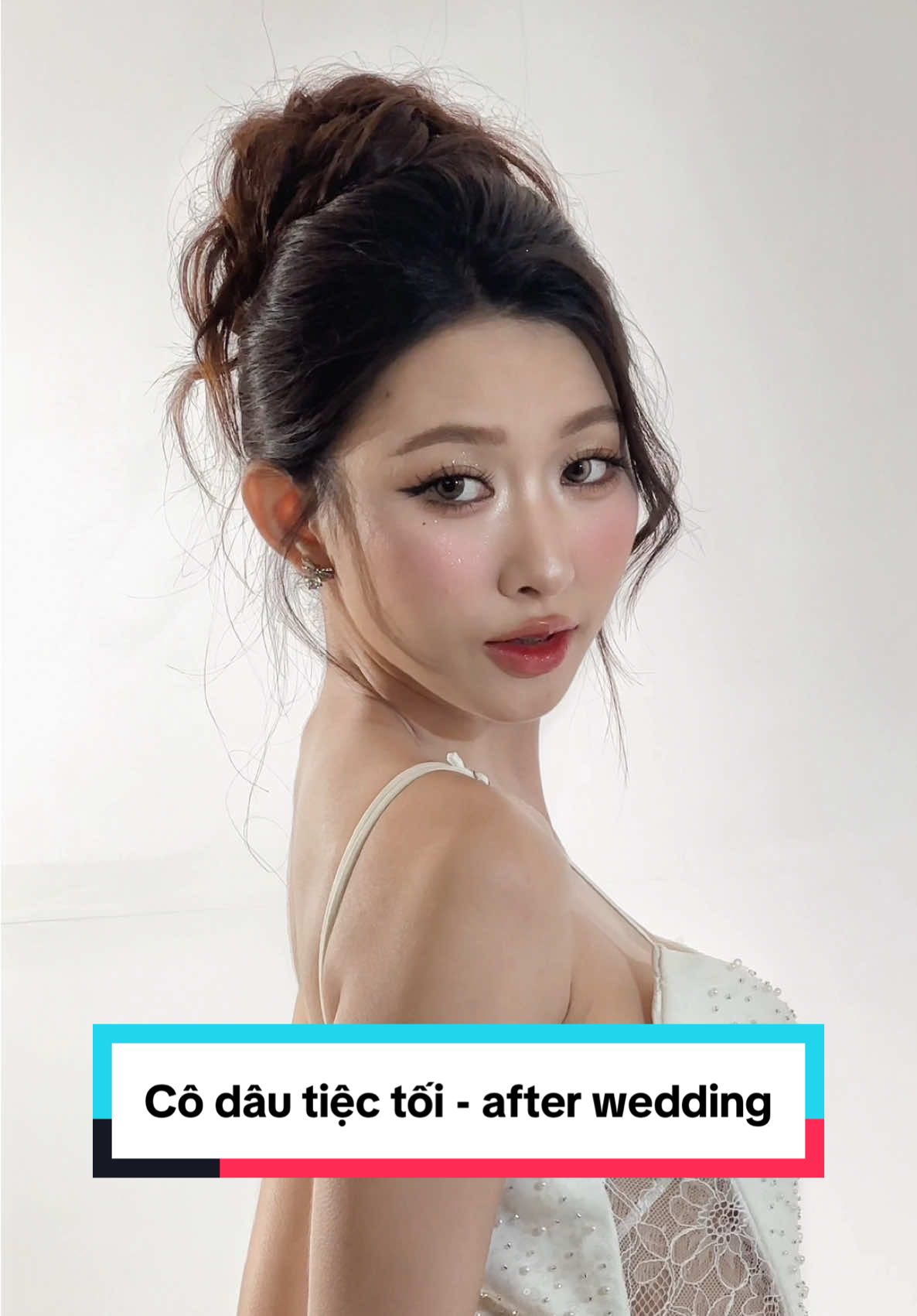 Cô dâu tiệc tối - after wedding 🍓 Makeup by Diễm Châu 🫶🏻 #hiwonmakeup #diemchaumakeup #makeupcodau #makeupbinhthanh #makeupsg 