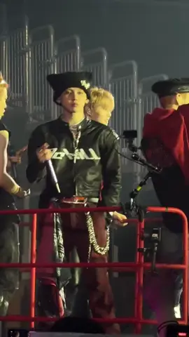 [251012] That hat wasn’t ready for Hyunsuk’s cuteness 😭🫶 #HYUNSUK #treasure_yg #pulseontour #PULSE_ON_IN_SEOUL_D3 #트레저 