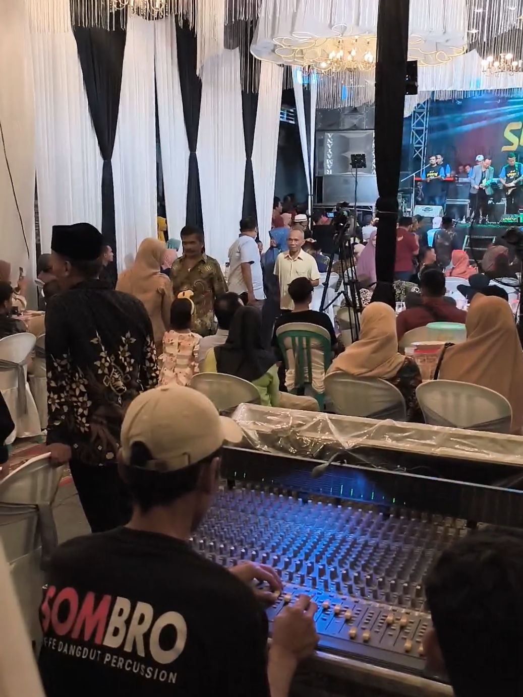 Simpatik Music X Ramayana tadi malam live grinting tulangan sidoarjo @riaameliaa @Simpatik Music Official @LM_Multimedia Pro  #simpatikmusic #simpatikmusicstory 