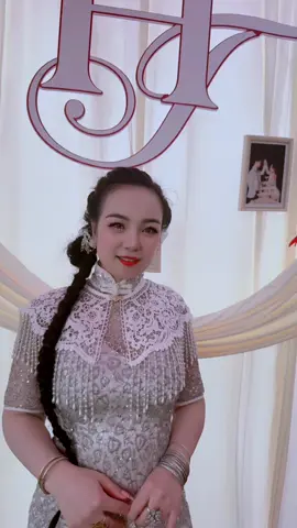 Vạn lý phong sương vạn lý sầu.