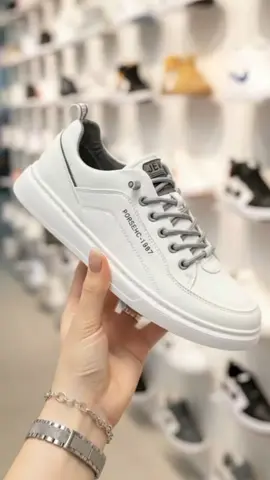 Cocok banget buat nongkrong, kuliah, jalan bareng doi, atau kerja casual 🤍 Desainnya simpel tapi keren abis — bikin gaya kamu naik level! Lagi ada PROMO + GRATIS KAOS KAKI 🎁 Buruan sebelum kehabisan, stok cepat habis karena banyak yang incar! ⚡ #SepatuPria #SepatuPutih #SepatuKeren #FYP #tiktokfinds 