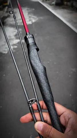 Motif dan model keren, premium class harga menengah. Joran pancing Seahunter Cast King, sensitif carbon hollow. #mancing #joranpancing #jorancarbon #seahuntercastking 