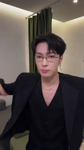ahhhhh FRESH  LAY @Lay Zhang 张艺兴 🔥🔥🔥 #layzhang #layzhangyixing #mpop #lay #张艺兴鸟巢演唱会 