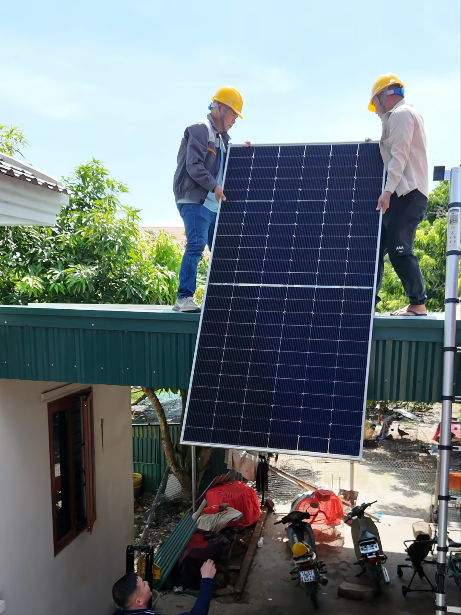 Sự gọn gàng của hệ thống năng lượng mặt trời G-LIGHT luôn làm khách hàng hài lòng Công suất 5,5KW - lưu trữ 10KWh gói gọn trong một tủ #GLight #NangLuongMatTroi #PinLuuTru #GiaiPhapThongMinh #SolarVietnam #AllInOneBattery #EnergyStorageSystem #SolarBattery #BatteryBackup #OffGridLiving #SmartEnergy #LiFePO4 #InverterSystem #inverterhybrid #inverter #glight #pinluutru #hybrid #nangluongmattroi #ESS