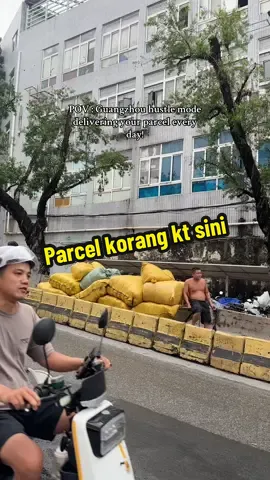 Macam ni lah rupa nya orang dekat Guangzhou busy nak post parcel korang tu. #affkydtravel #traveltok #guangzhou #shahe 