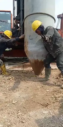 Masuki sorotan LIVE! 🔥
saat memasukkan tiang pancang kena batu besar 