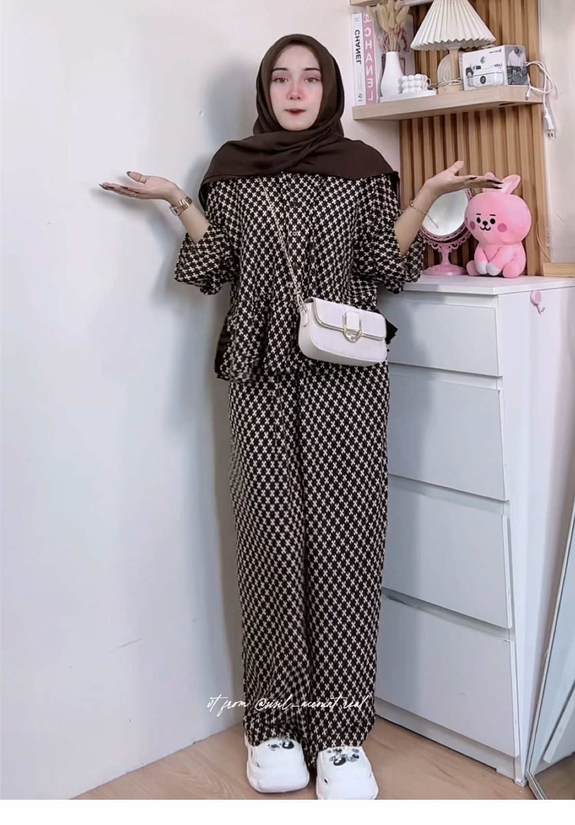 🛒Versi lengkap with oneset celana kulot atasan ruffle 🤎🤏🏻 Aku pake yang varian Fan Choco yaww cakep bgt ini mah 😍 ||note bbtb 48kg/153cm  #kulotwanita #onesetkulot #outfitideas #onesetkekinian #onesetviral 