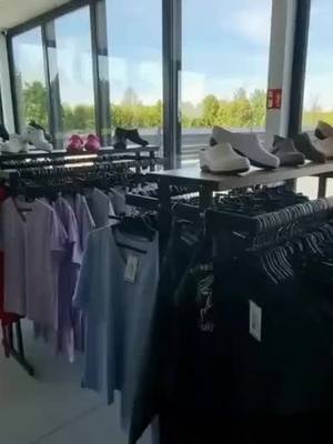 Uniform, który daje pewność siebie i luz w pracy 👌