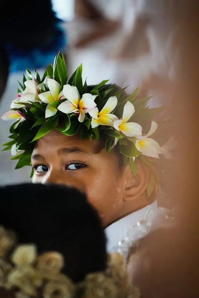 A Youthful Morning at church to the kitchen for a voyagers first Sunday in Tokelau. Just look at all of these colors and smiles 😍 Thank you Atafu for having me a part of this big Sunday :)) #tokelau 