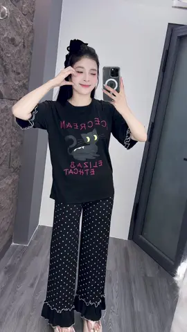 Set này xinhh lắm í. Có bigsize cho ce lun ạ