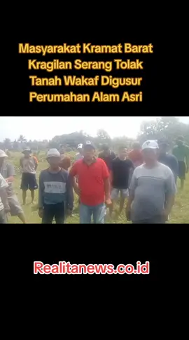 *Lagi Lagi Hardianto Dan Antek anteknya, Masyarakat Kramat Barat Kragilan Tolak Tanah Wakaf Di Bangun Perumahan Alam Sari* Serang - Lagi Lagi kasus tanah wakaf di wilayah Kec Kragilan Serang Banten, sebelumnya warga Kp Cigatel Desa Kramat Jati dan Warga Kp Pasir Binong Desa Kendayakan Kec kragilan Kab Serang Banten yang merasa Tertipu oleh oknum mavia Tanah (AR) besarta antek anteknya seperti (NS) warga desa Kramat jati yang tanah wakaf digurus untuk dijadikan jalan atau dijadikan perumahan dan saat ini berkat laporan dari masyarakat ada lagi tanah wakaf yang akan dijadikan perumahan akan tetapi masyarakat menolak tepatnya di desa Kp Kramat Barat RT 02/01 Desa Kramat Jati Kec Kragilan Kab Serang Banten, Minggu (12/10/2025) Pagi. Masyarakat berbondong-bondong bondong datang ke lokasi tanah wakaf Kasim selaku RT 02/01 Kp Kramat Barat mengungkapkan 