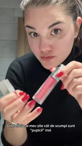 Imaginează-ți să fii cu unul care te întreabă: de ce dai atâta pe un ruj? La ce îți trebuie? 😭 Eu am scăpat, să fiți și voi atente.  #fyp #makeup #lipstick 