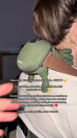 Każdy kto ma problemy z bólami karku i regularnie chodzi do fizjoterapeuty wie, że nie są to małe wydatki, a tutaj za cenę 2 wizyt można mieć masażer, który znacznie poprawia jakość życia.  Mi bardzo pomógł przy moich bólach karku od siedzącej pracy 👌 Dodatkowo jest na niego promka aktualnie, Linka macie w bio 😍